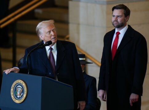 trump-nao-ve-razao-em-“isolar”-russia-da-economia-global,-diz-jd-vance