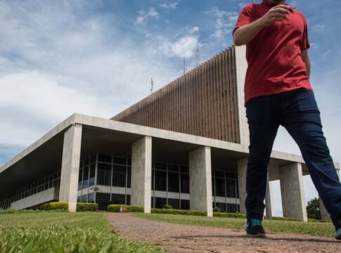 ex-governadores-do-df-terao-seguranca-e-assessores-por-4-anos