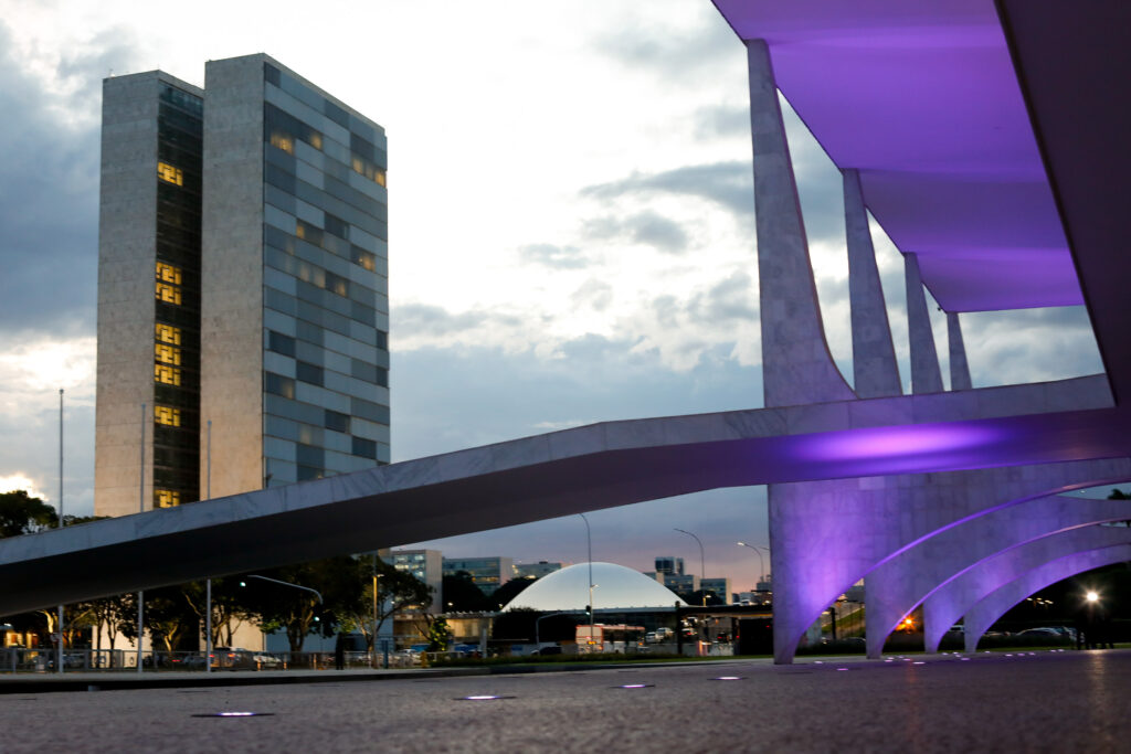 homem-tenta-invadir-palacio-do-planalto-e-leva-dois-tiros-de-borracha