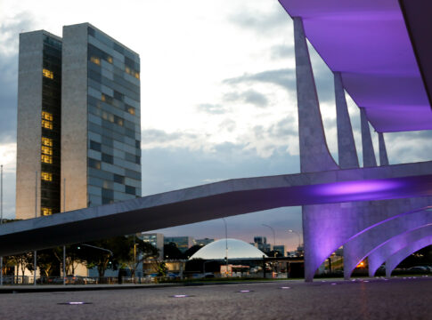 homem-tenta-invadir-palacio-do-planalto-e-leva-dois-tiros-de-borracha