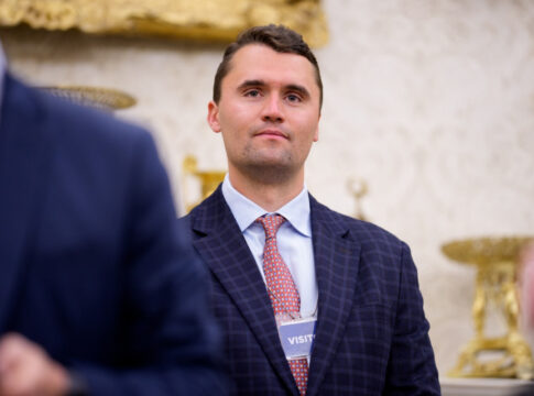 influencer-aliado-de-trump-e-baleado-durante-palestra-em-utah