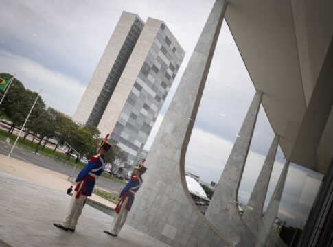 homem-que-tentou-invadir-planalto-disse-que-“era-rei”-e-queria-“trono”