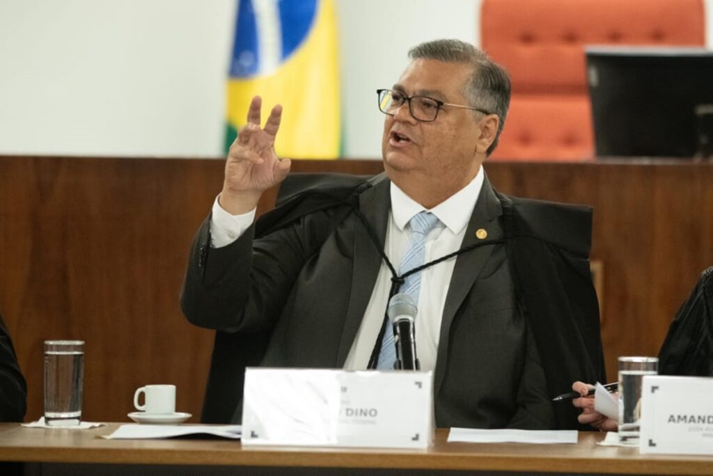 pf-abre-inquerito-apos-dino-denunciar-ameacas-na-internet
