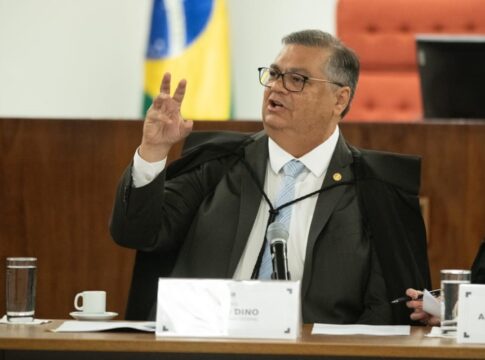 pf-abre-inquerito-apos-dino-denunciar-ameacas-na-internet