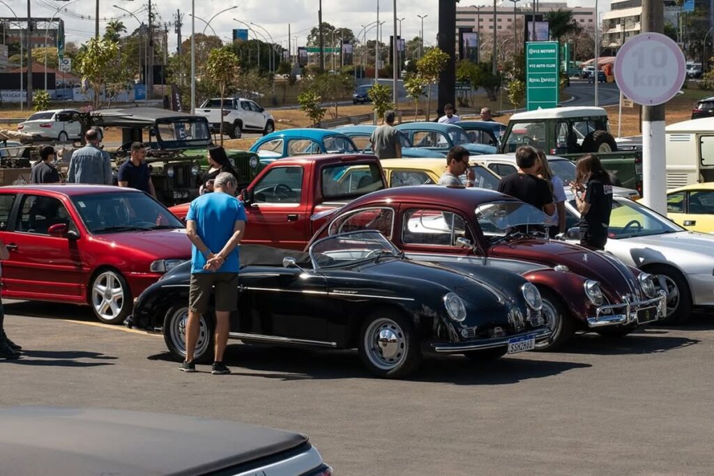 brasilia-sedia-encontro-de-carros-antigos-com-300-modelos-classicos
