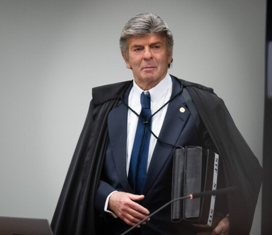 fux-ja-vota-ha-9-horas-e-diz-que-fica-o-tempo-que-for-necessario