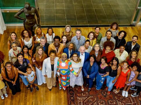 lula-recebe-seu-jorge-e-elenco-de-“a-melhor-mae-do-mundo”-no-alvorada