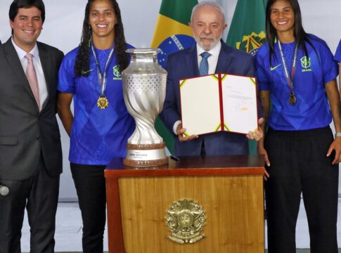 lula-diz-que-enviara-projeto-de-lei-para-incentivar-futebol-feminino