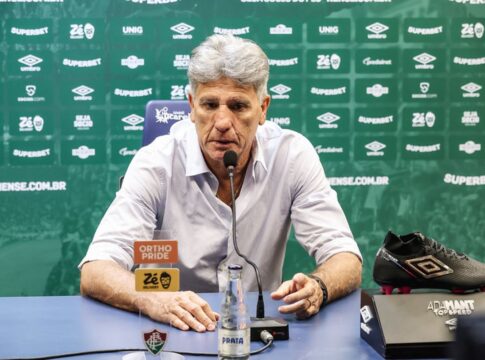 “e-um-monstro”,-renato-gaucho-se-derrete-por-thiago-silva-apos-vitoria