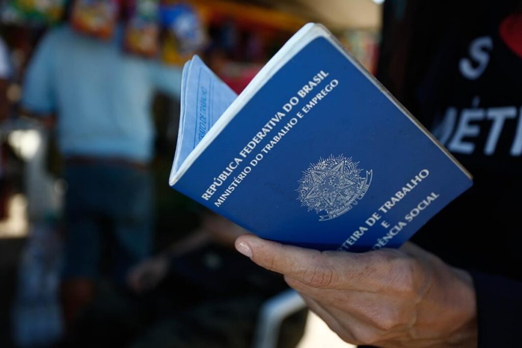 com-salarios-de-ate-r$-5-mil,-df-tem-708-vagas-de-emprego-nesta-quinta