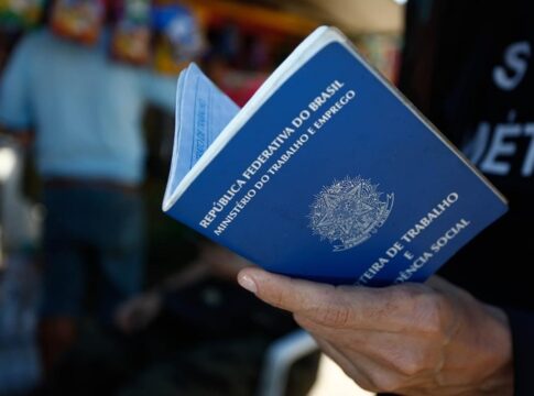 com-salarios-de-ate-r$-5-mil,-df-tem-708-vagas-de-emprego-nesta-quinta