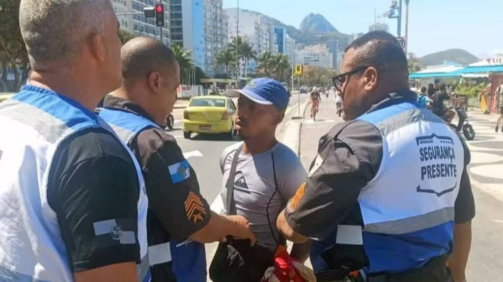rj:-ambulante-e-preso-ao-vender-camarao-por-r$-400-a-turistas-chilenos