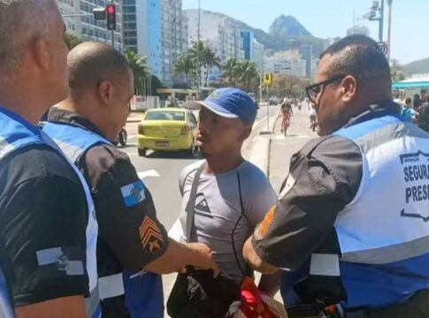 rj:-ambulante-e-preso-ao-vender-camarao-por-r$-400-a-turistas-chilenos