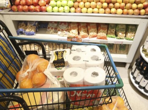 vendas-no-comercio-recuam-0,3%-em-julho-e-caem-pelo-quarto-mes-seguido