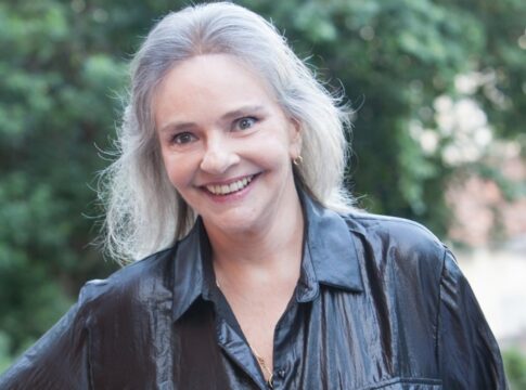 “eu-a-coloquei-de-pe”,-diz-amiga-sobre-vicio-de-angela ro ro em alcool