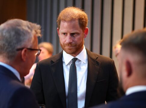 principe-harry-quebra-o-silencio-apos-“cha-privado”-com-o-rei-charles