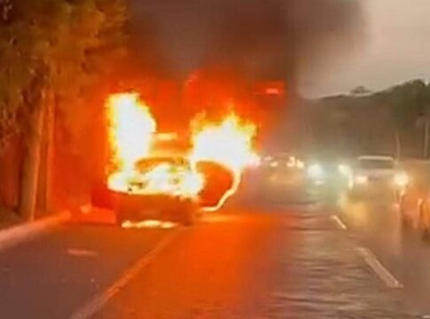 motorista-salva-mulher-e-bebe-de-carro-em-chamas.-video