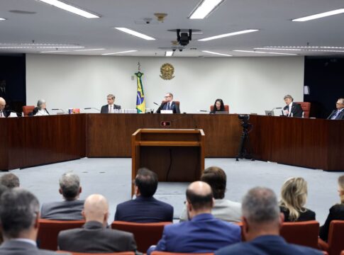 stf-retoma-julgamento-de-bolsonaro;-carmen-lucia-vota