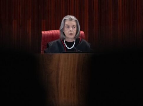 em-indireta-a-fux,-carmen-diz-que-nao-se-pode-comparar-julgamentos