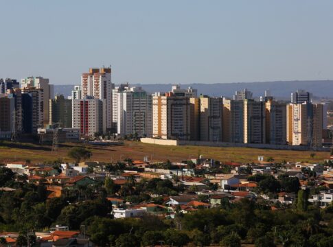homem-e-preso-apos-colocar-fogo-em-area-de-mata-no-df