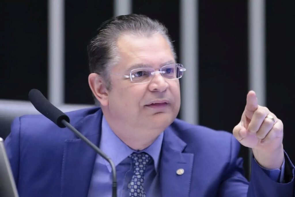 lider-do-pl-se-reune-com-rueda-e-ciro-nogueira-para-discutir-a-anistia