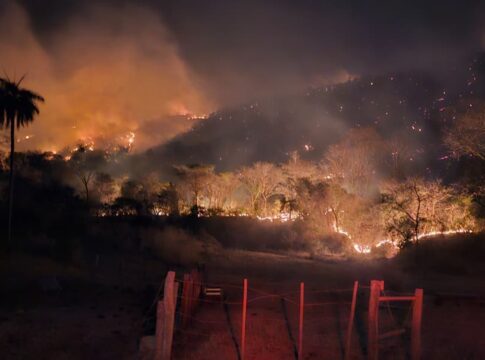 bombeiros-controlam,-em-goias,-maior-incendio-ativo-no-brasil.-video