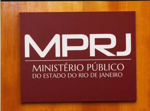 policiais-ligados-a-milicia-sao-acusados-da-morte-de-vereador-no-rio