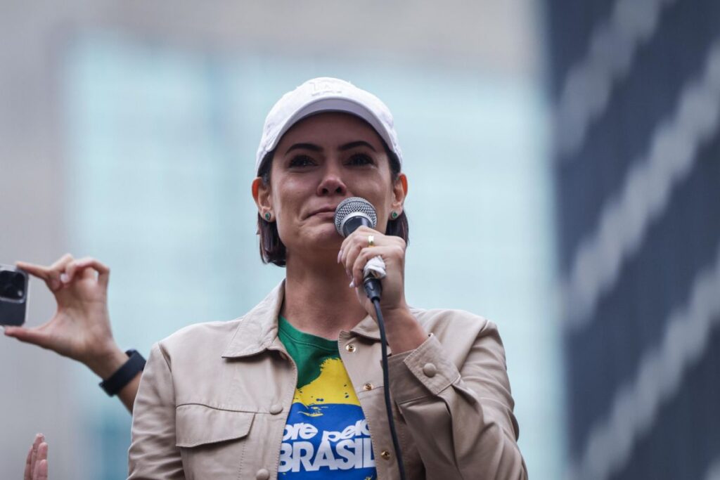 “voce-ja-fez-historia”,-diz-michelle-sobre-bolsonaro-apos-condenacao