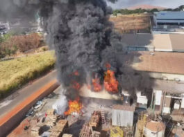 incendio-atinge-fabrica-de-produtos-quimicos-em-goiania