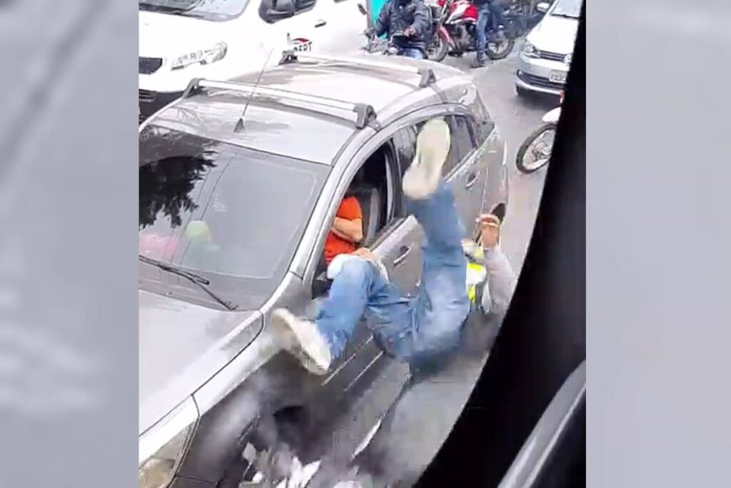 veja-momento-em-que-pm-mata-motociclista-ladrao-durante-assalto-em-sp