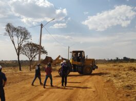 operacao-conjunta-passa-o-trator-em-area-ocupada-irregularmente-no-df