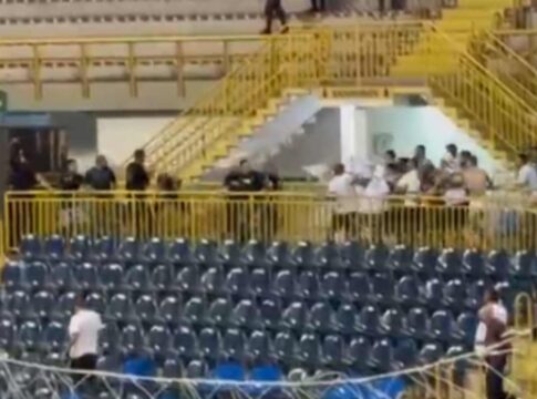 video:-torcidas-de-ceara-e-fortaleza-brigam-em-jogo-de-futsal