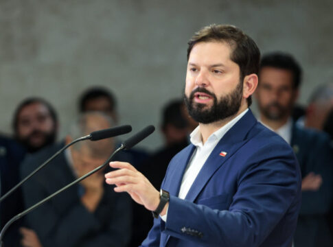 gabriel-boric-elogia-democracia-do-brasil-apos-condenacao-de-bolsonaro