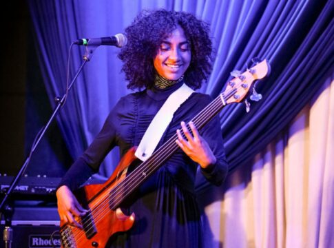 fas-esperam-ansiosos-para-ver-esperanza-spalding.-ingressos-a-venda!