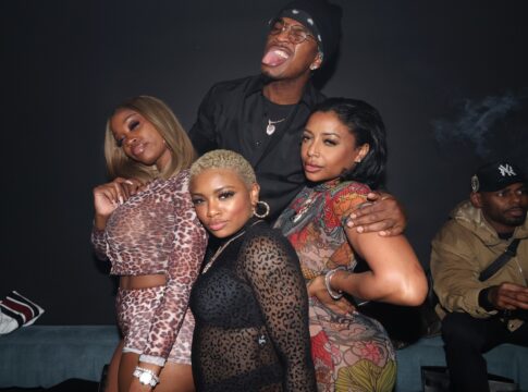 ne-yo-da-detalhes-de-relacao-com-quatro-namoradas-e-cama-gigante