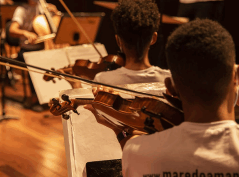 aulas-gratuitas-de-musica-sao-oferecidas-no-complexo-da-mare