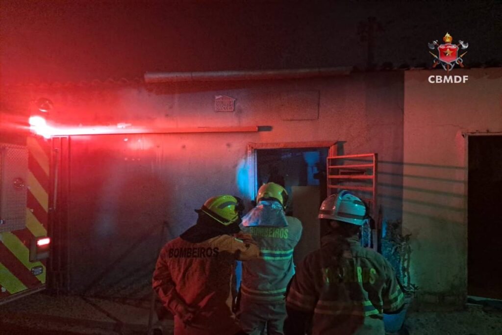 video:-incendio-em-imovel-assusta-moradores-durante-a-madrugada-no-df
