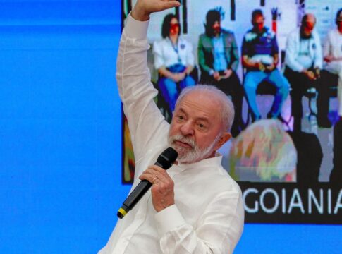lula-lembra-covid-e-diz-que-saude-nao-tem-esquerda-ou-direita