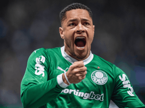 vitor-roque-faz-hat-trick-na-goleada-do-palmeiras-pela-serie-a;-veja