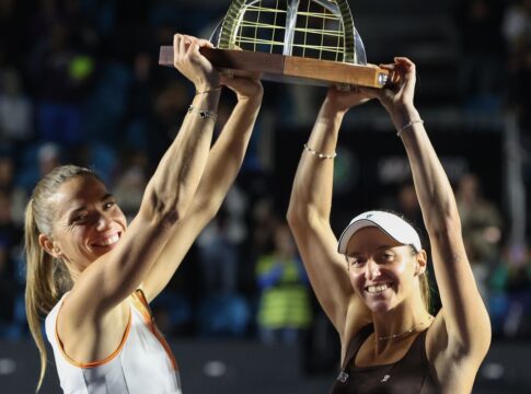 luisa-stefani-e-timea-babos-conquistam-titulo-de-duplas-no-sp-open
