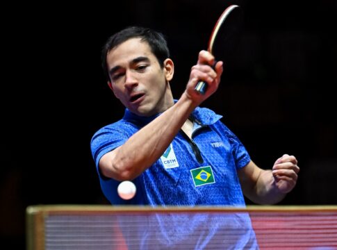 hugo-calderano-elimina-anders-lind-e-vai-a-final-do-wtt-de-macau