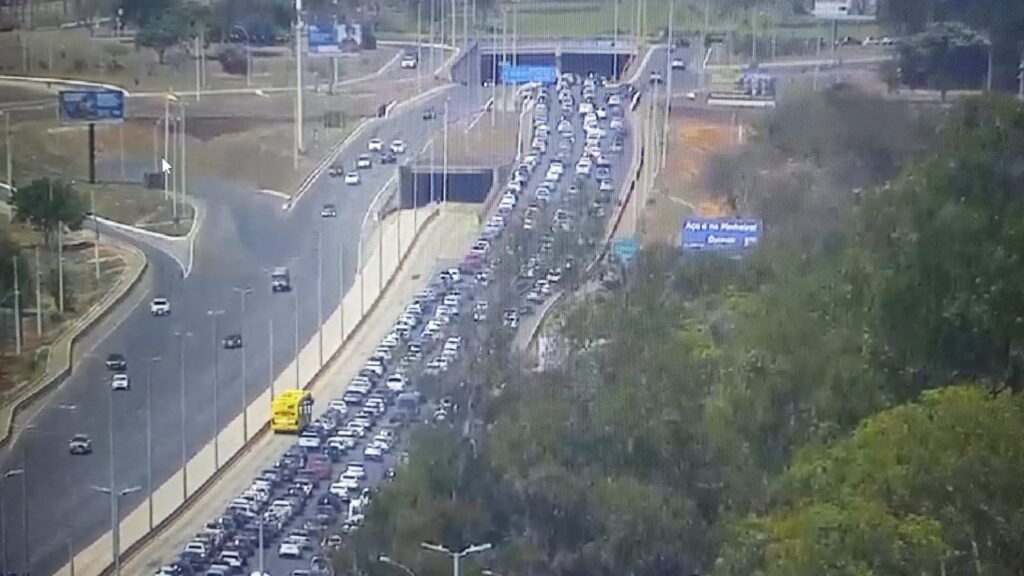 alteracoes-no-transito-geram-engarrafamentos-proximo-ao-aeroporto