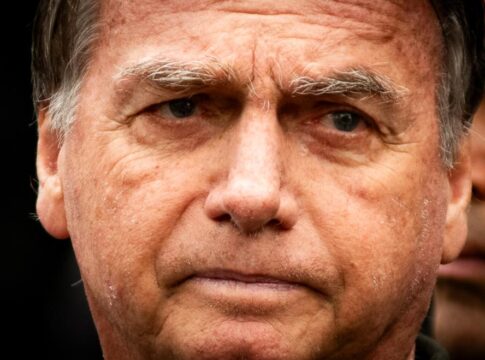 boletim:-medicos-retiraram-oito-lesoes-de-pele-em-bolsonaro
