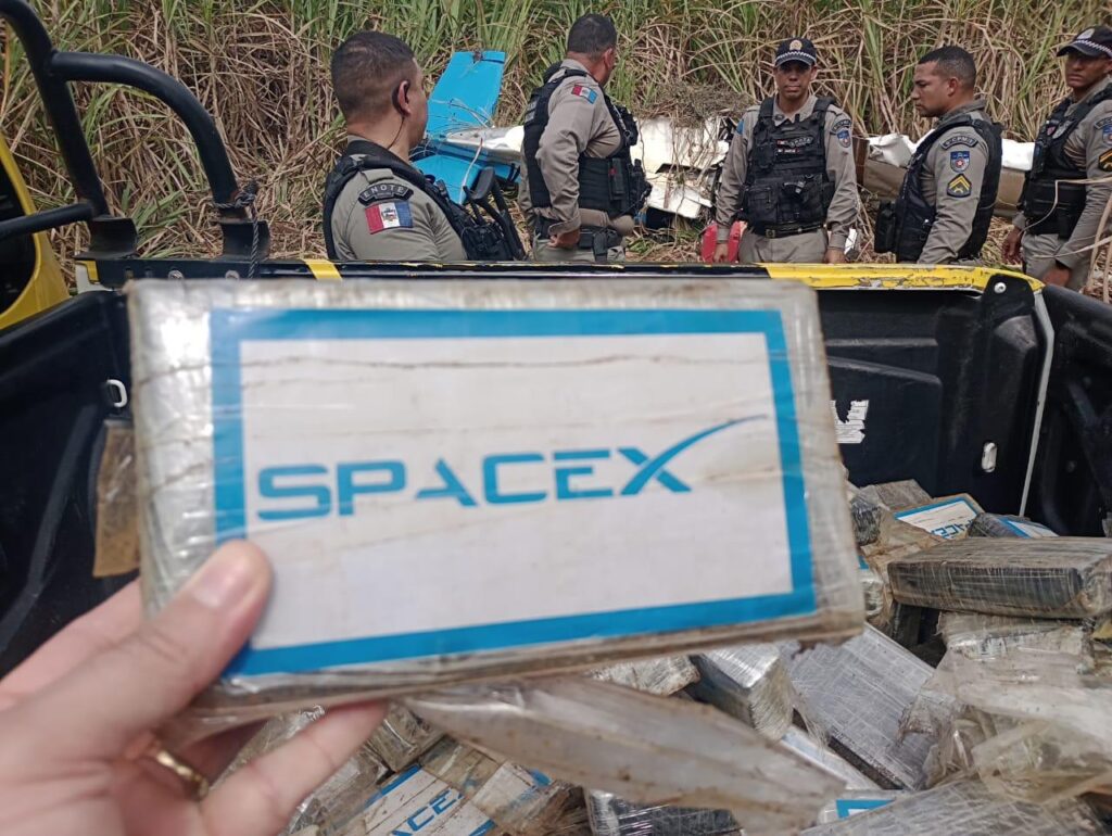 aviao-monomotor-transportando-180-quilos-de-coca-cai-e-piloto-morre