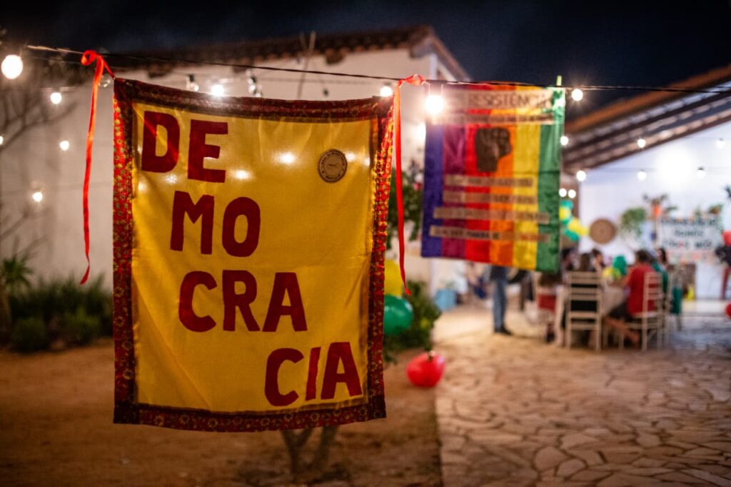 churrasco-“ridiculo”-e-vinho:-treta-continua-no-condominio-de-bolsonaro