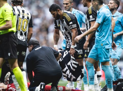 atletico-mg-e-santos-empatam-pelo-brasileirao-em-jogo-caotico