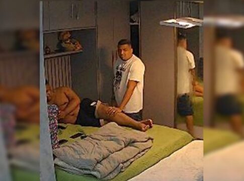 mao-na-coxa:-a-relacao-mais-que-intima-entre-th-joias-e-indio,-do-cv