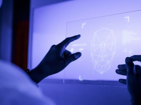 inteligencia-artificial-ameaca-aprendizado-da-escrita,-alerta-autor