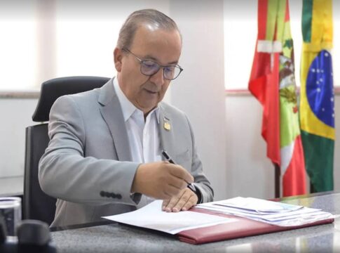 criminosos-ameacaram-matar-governador-com-“faca-afiada-e-enferrujada”