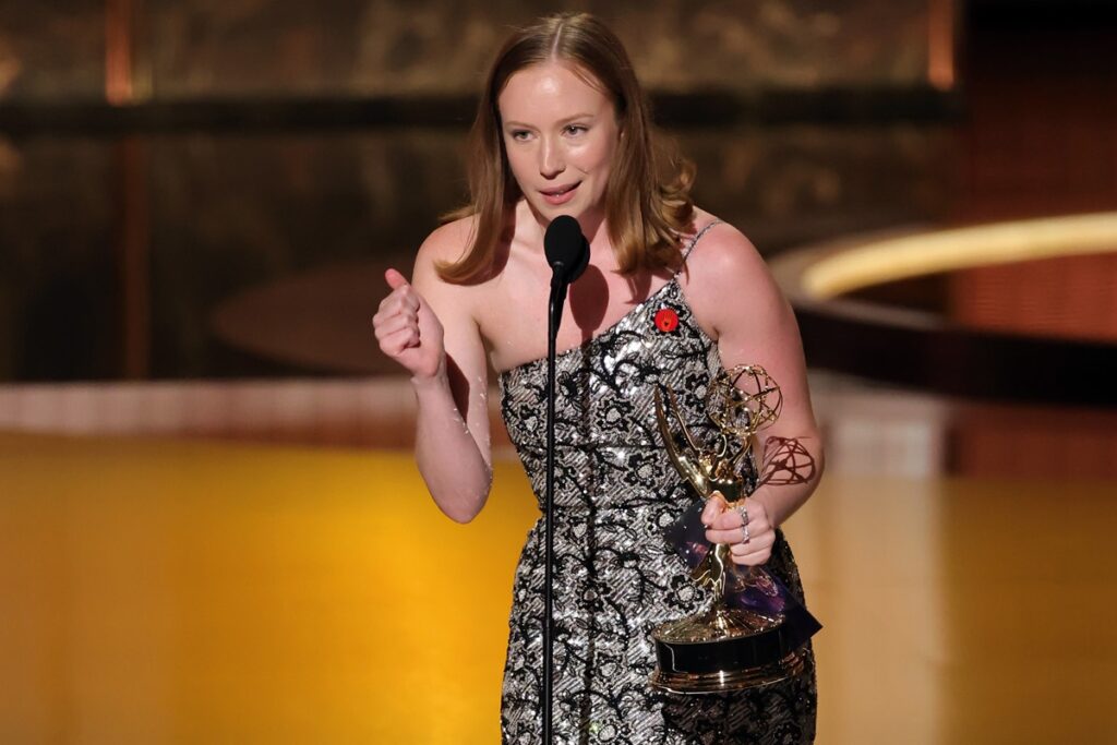 video:-atriz-faz-apelo-pro-palestina-apos-ser-premiada-no-emmy
